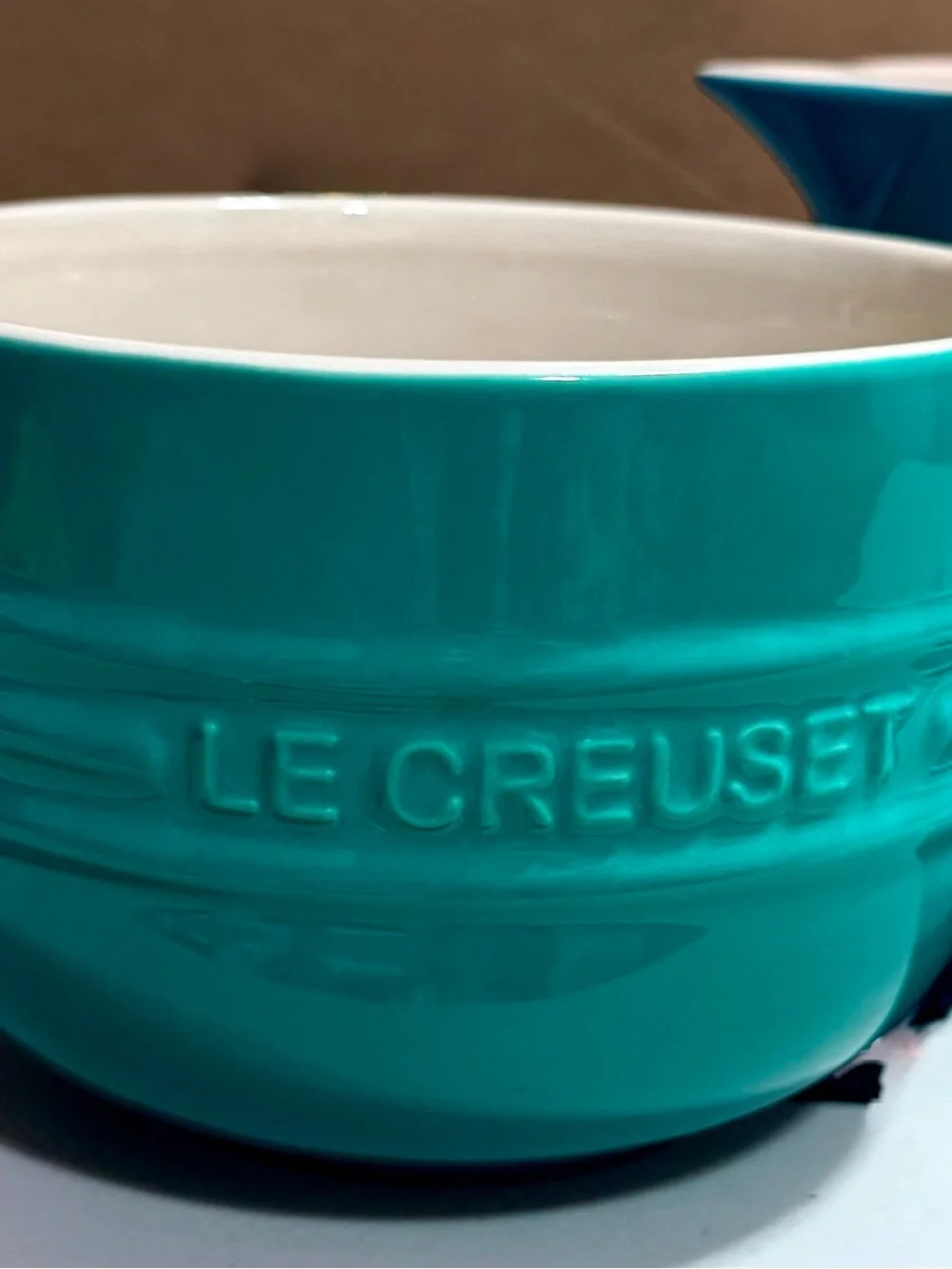 Le Creuset Caribbean Blue Stoneware Batter Mixing Bowl Handle & Spout